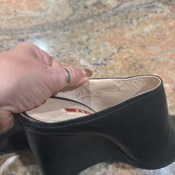 Prada - Picture 2 of 4